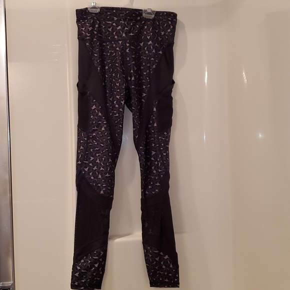 Fabletics Pants - Fabletics mesh workout leggings